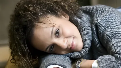 Defne Joy Foster Kimdir?